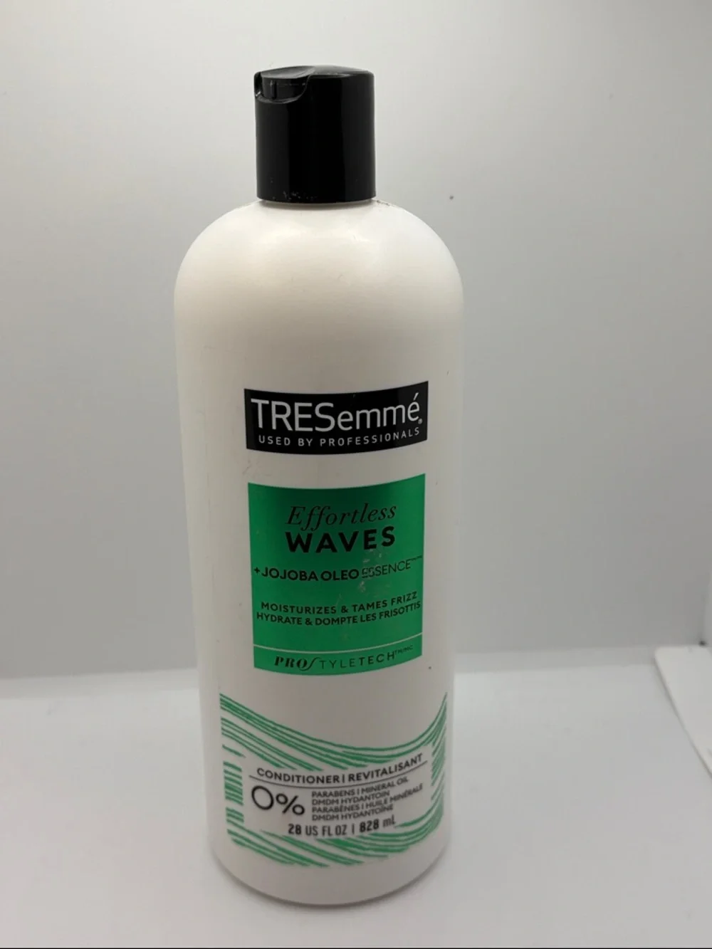 Tresemme Effortless Waves Conditioner Jojoba Oloe Essence 28 US FL oz new
